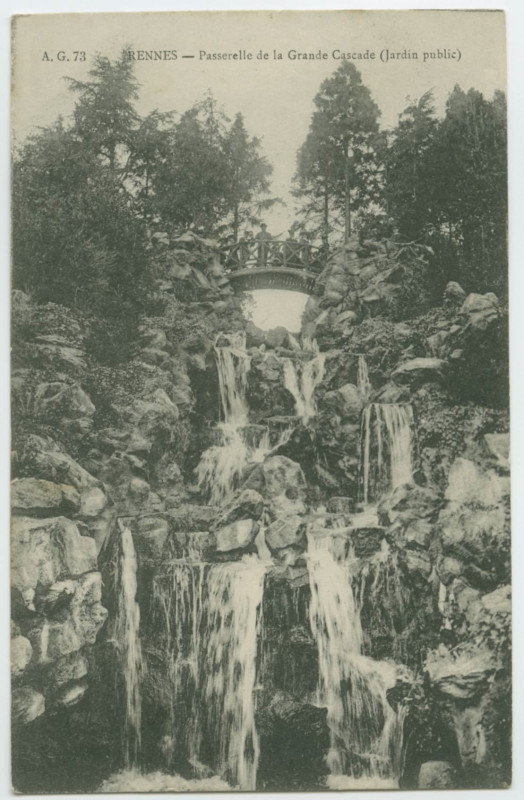 Carte postale ancienne Rennes. - Passerelle de la Grande Cascade (Jardin public)
