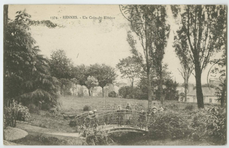 Carte postale ancienne 1374. - Rennes. - Un Coin du Thabor.