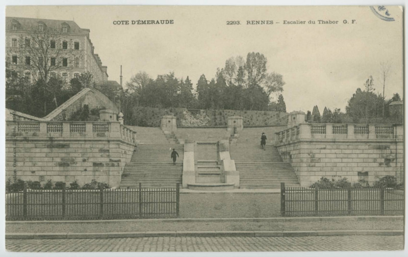 Carte postale ancienne Cote D'Emeraude. 2293. - Rennes. - Escalier du Thabor