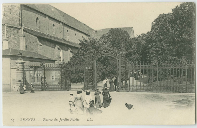 Carte postale ancienne 67. - Rennes. - Entrée du Jardin Public.