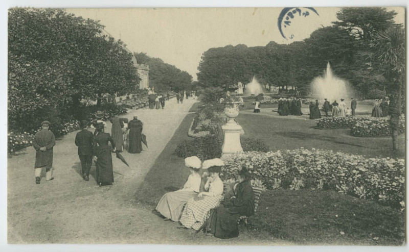 Carte postale ancienne [RENNES. - Le Jardin du Thabor]