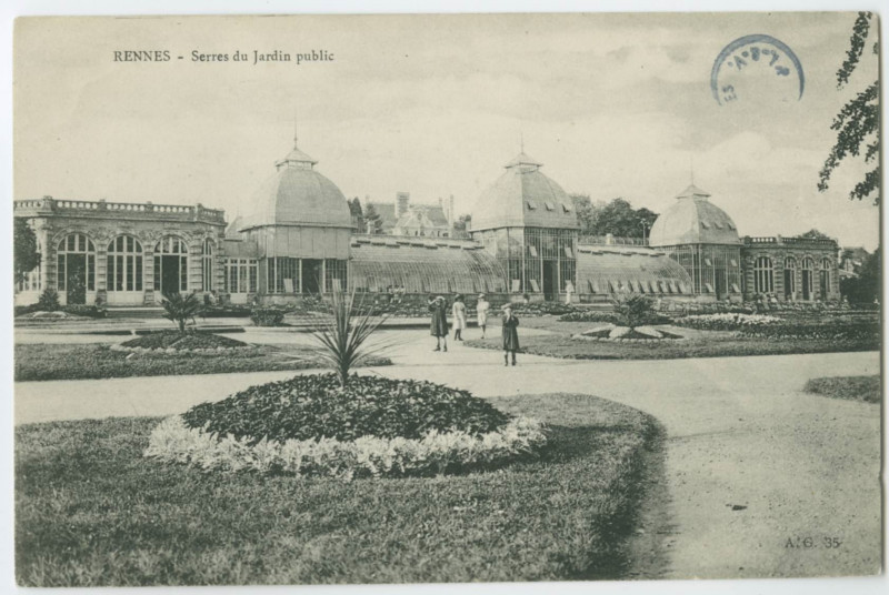 Carte postale ancienne Rennes - Serres du Jardin public.
