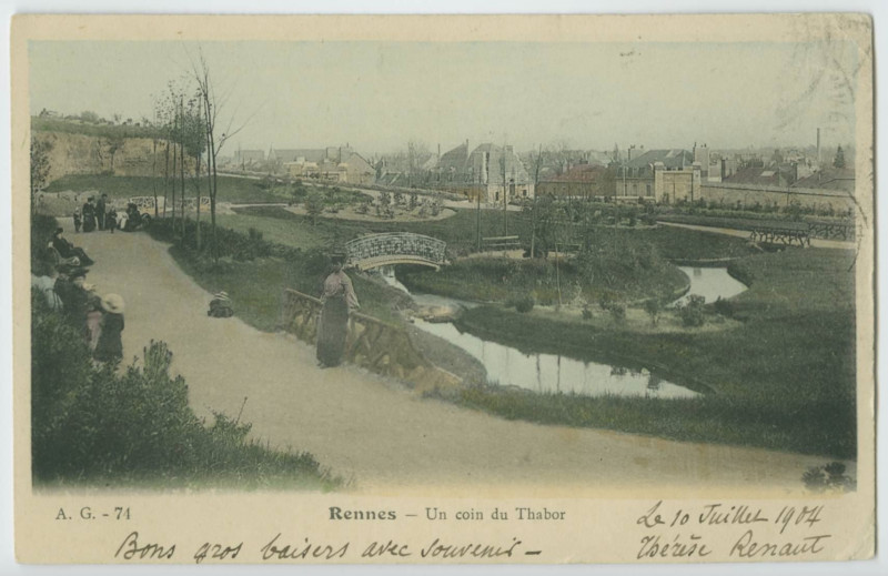 Carte postale ancienne Rennes - Un coin du Thabor.