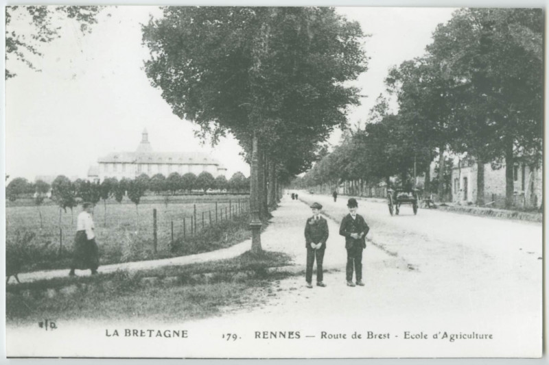 Carte postale ancienne La Bretagne. - 179. - Rennes. - Route de Brest - Ecole d'Agriculture.