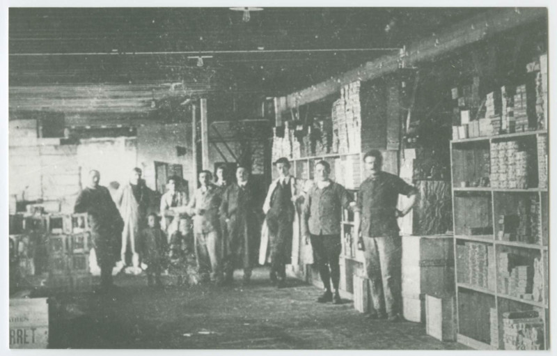 Carte postale ancienne [Epicerie Gorret-Jamin - Intérieur des Magasins]