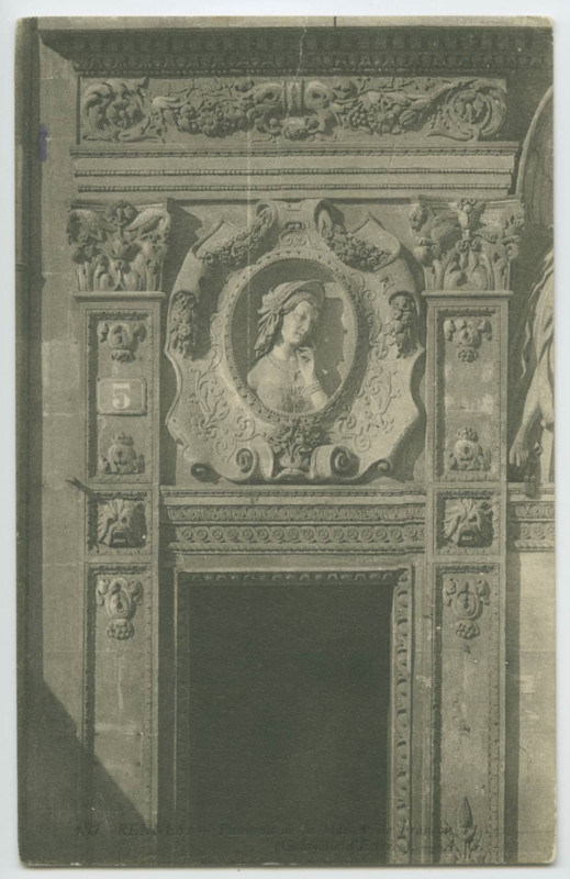 Carte postale ancienne 137. Rennes. - Panneau de la Maison de François 1er. (Gabrielle d'Estrées)