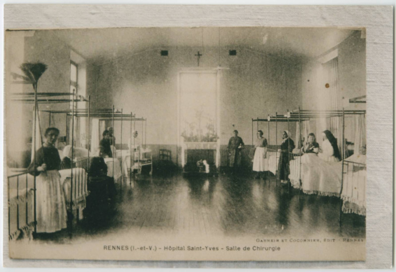 Carte postale ancienne Rennes (I.-et-V.) - Hôpital Saint-Yves - Salle de Chirurgie.