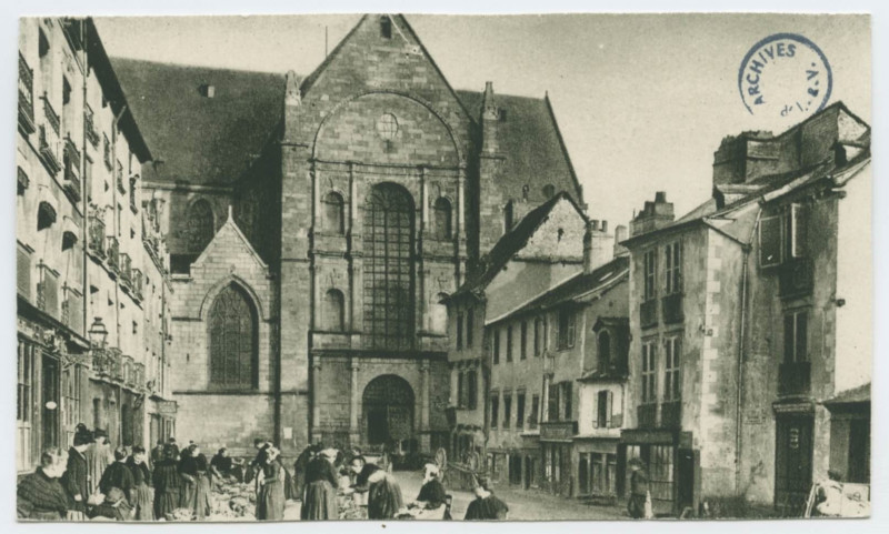 Carte postale ancienne [RENNES.- Eglise et place  Saint-Germain]