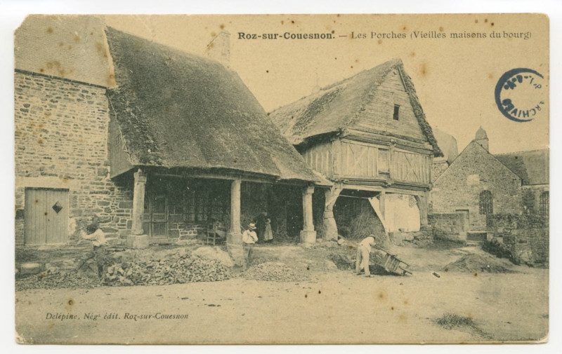 Carte postale ancienne Roz-sur-Couësnon (I.-et-V.) - Les Porches (Vieilles maisons du bourg)