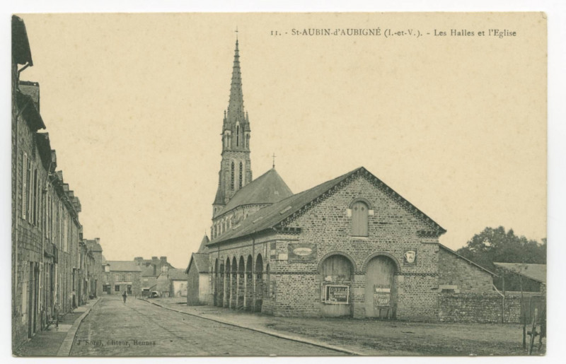 Carte postale ancienne 11.-  St-Aubin-d'Aubigne ( I.-et-V.) - Les Halles et l'Eglise