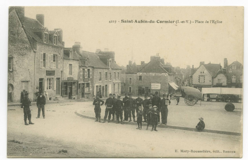 Carte postale ancienne 4213.- Saint-Aubin-du-Cormier ( I.-et-V.). - Place de l'Eglise