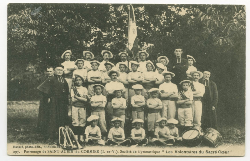 Carte postale ancienne 297.- Patronage de Saint-Aubin-du-Cormier (I.-et-V.). - Société de Gymnastique les Volontaires du Sacré Coeur.