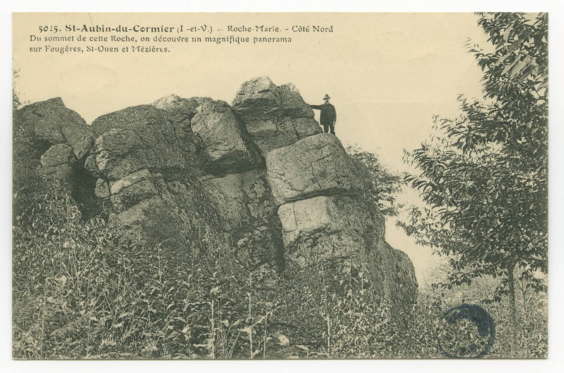 Carte postale ancienne 5025.-  St-Aubin-du-Cormier (I.-et-V.). - Roche-Marie.- Côté Nord. Du sommet de cette roche, on découvre un magnifique panorama sur Fougères, St-O