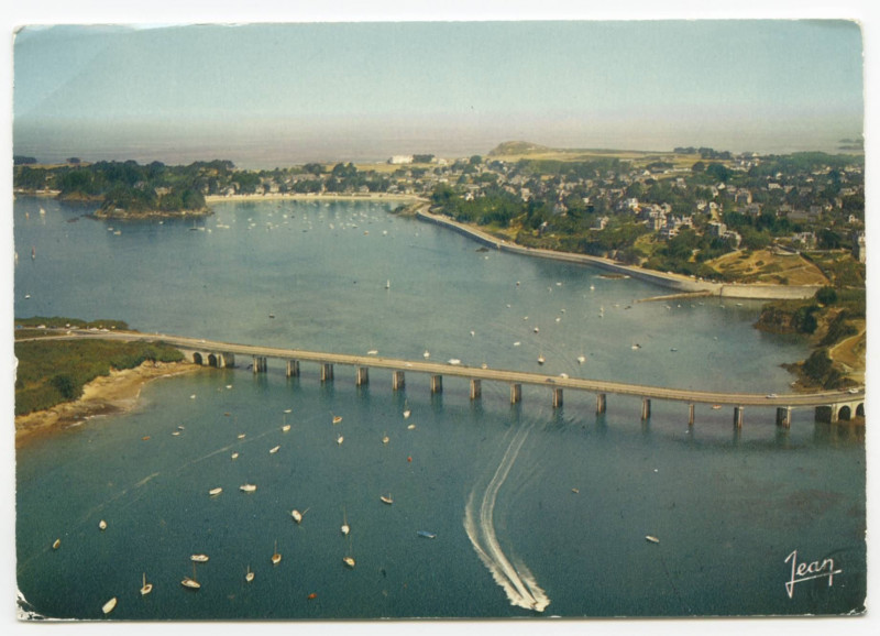 Carte postale ancienne 96.678  Lancieux-Saint-Briac - Le pont du Frémur reliant les deux plages.