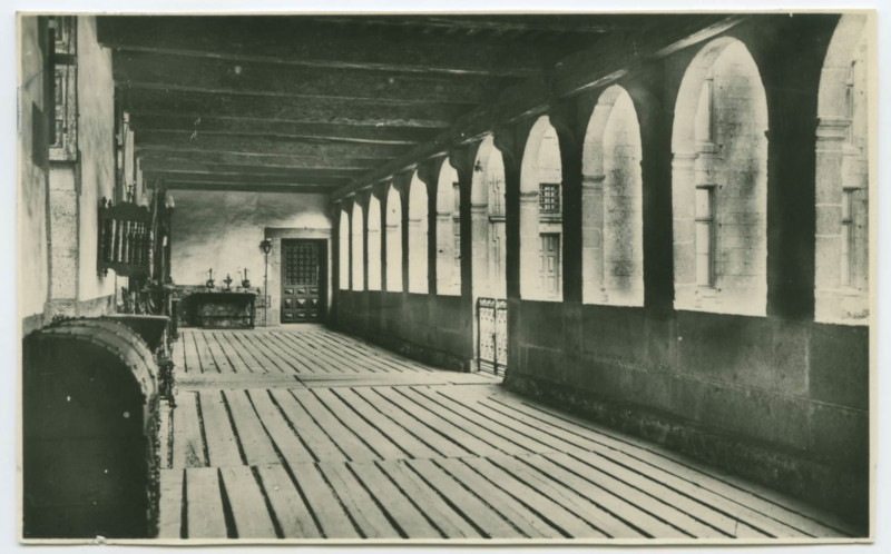 Carte postale ancienne 21. Saint-Brice-En-Cogles (I.-et-V.) Château du Rocher-Portail Intérieur de la Galerie