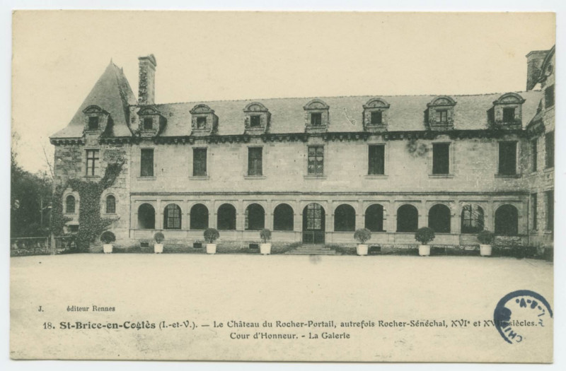 Carte postale ancienne 18.  Saint-Brice-En-Cogles (I.-et-V.). - Le Château du Rocher-Portail, autrefois Rocher-Sénéchal, XVIè et XVIIè siècles. Cour d'Honneur. - La Ga