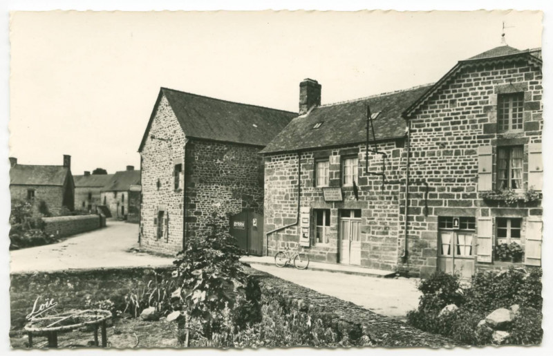 Carte postale ancienne 571. Saint-Christophe-de-Valains - Rue principale