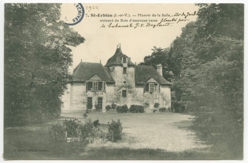 Carte postale ancienne 7. Saint-Erblon (I.-et-V.) -Manoir de la Salle, entouré de Bois d'essences rares