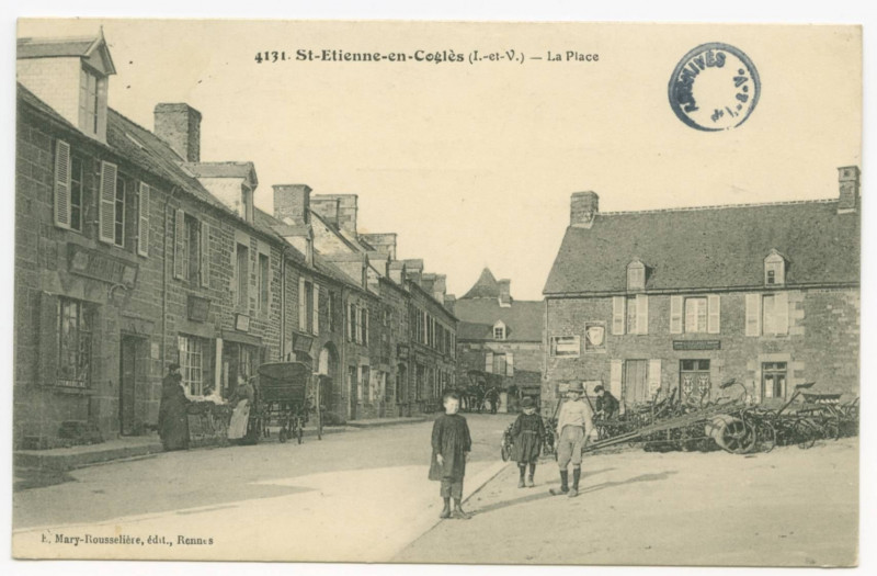 Carte postale ancienne 4131.  Saint-Etienne-en-Coglès (I.et-V.) -La Place