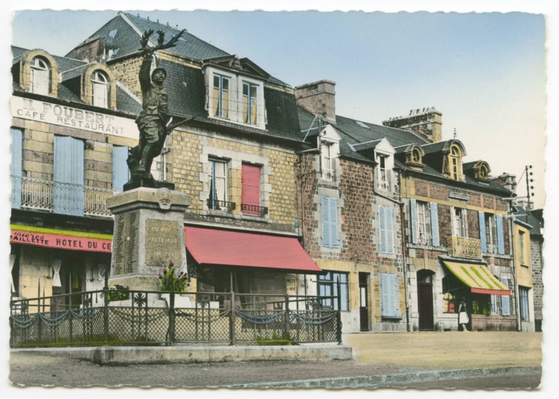 Carte postale ancienne 1 - Saint-Georges-De-Reintembault (Ille-et-Vilaine) Place de la Mairie