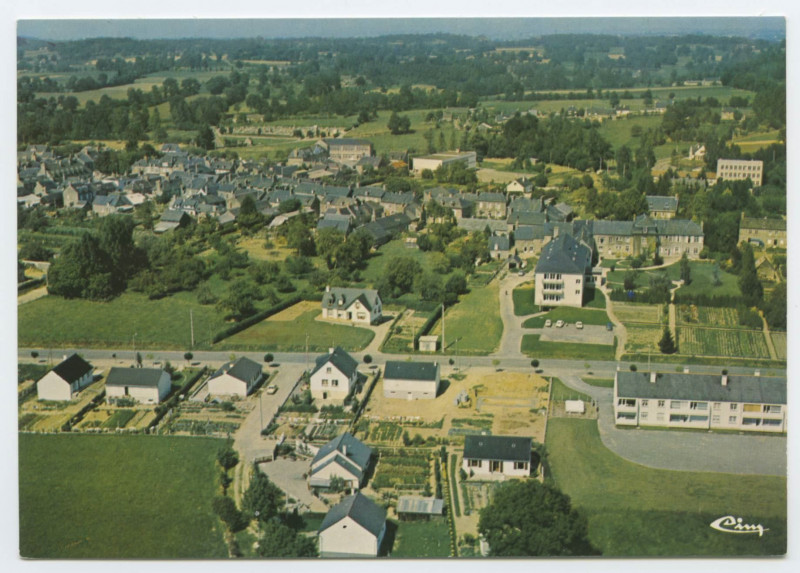 Carte postale ancienne Saint-Georges-De-Reintembault (I.-et-V.) Le nouveau quartier