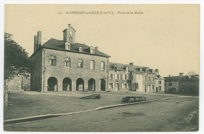 Carte postale ancienne 20. - Saint-Germain-Sur-Ille  (I.-et-V.). - Place de la Mairie