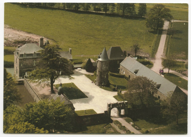Carte postale ancienne Environs de Fougères 35140  Saint-Hilaire-Des-Landes -  D 18 - Château de la Haye. Ensemble des bâtiments du XIIIè au XVIIIè siècles)