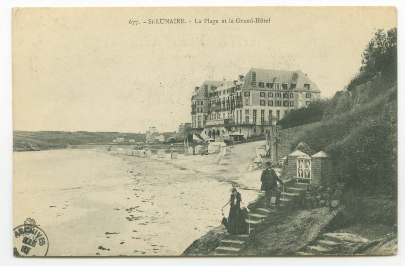Carte postale ancienne 677. -  Saint-Lunaire -La Plage et le Grand Hotel