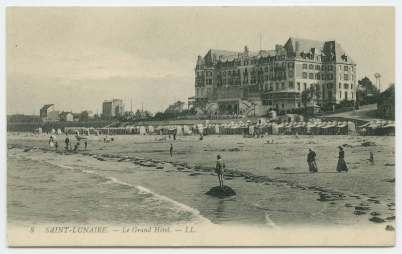 Carte postale ancienne 8. -  Saint-Lunaire -Le Grand Hotel
