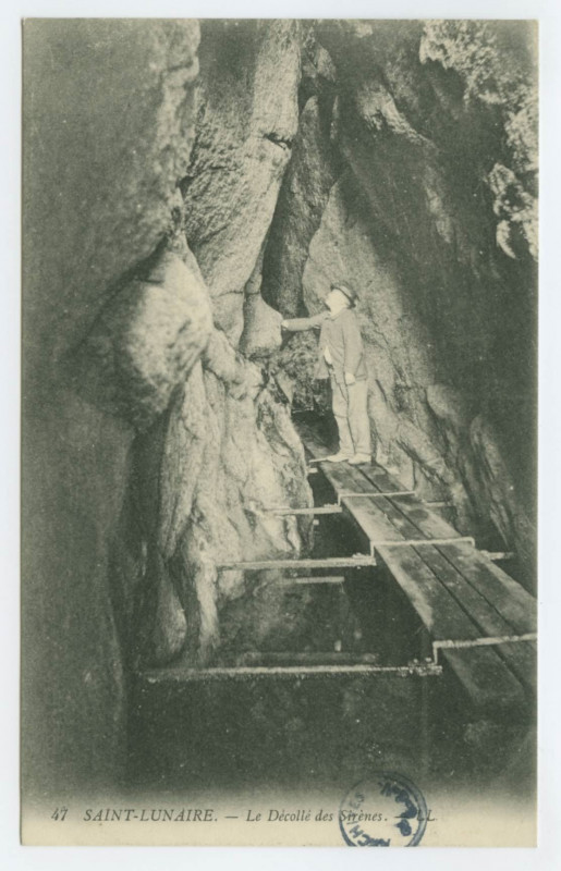Carte postale ancienne 47.- Saint-Lunaire.- Le Décollé des Sirènes
