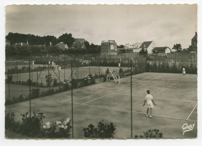 Carte postale ancienne 37 -  Saint-Lunaire (I.-et-V) - Le Tennis