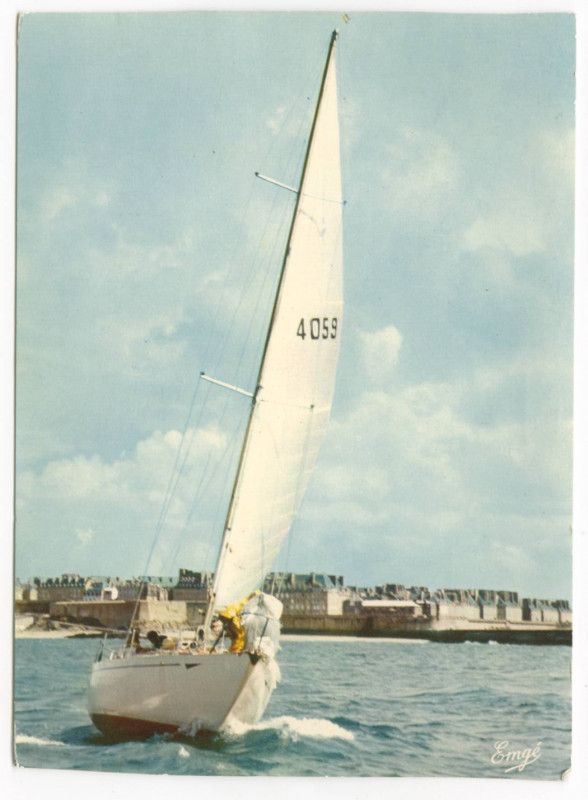 Carte postale ancienne 2014 -  Saint-Malo,  Cité corsaire  régates dans la baie.