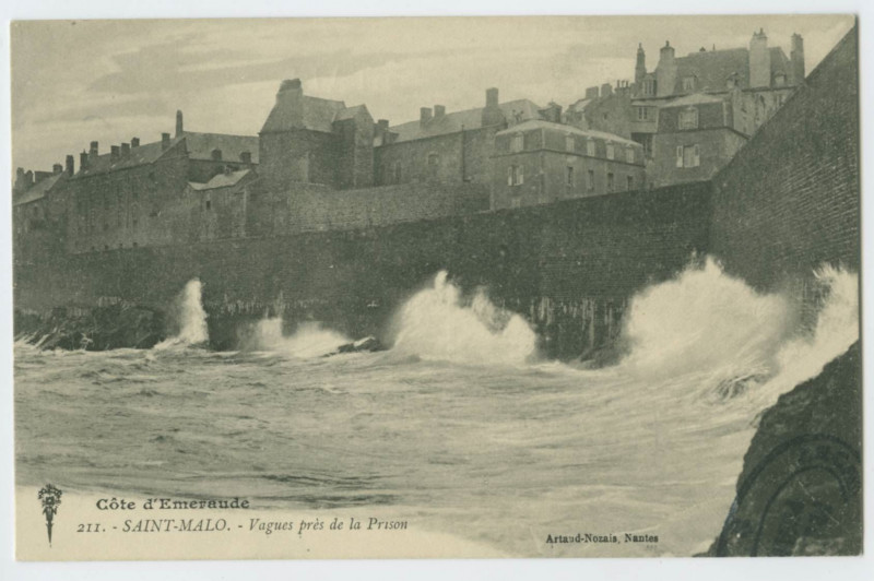 Carte postale ancienne 211 -  Saint-Malo - Vague près de la prison