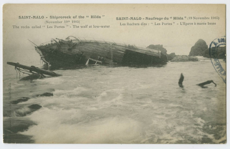 Carte postale ancienne Saint-Malo - Naufrage du Hilda (19 novembre 1905) Les rochers dits : Les portes - L'épave à marée basse. Shiproreck of the Hilda (november 19th 190