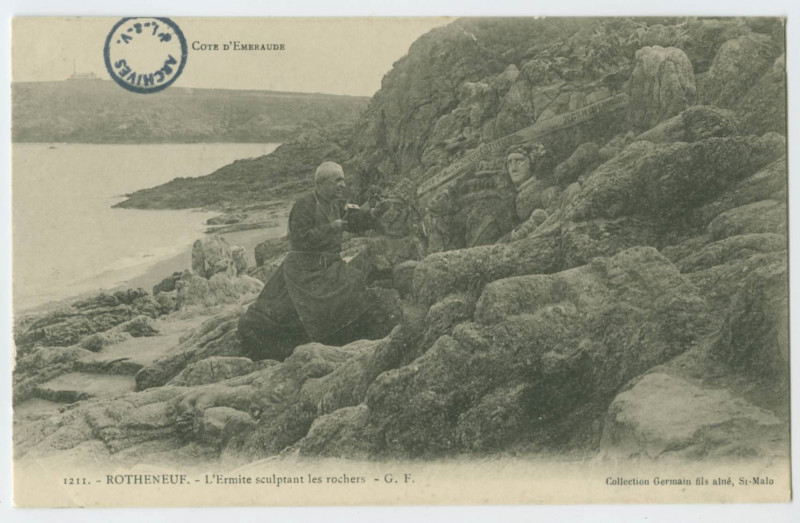 Carte postale ancienne 1211 - Rotheneuf.- L'Ermite sculptant les rochers. - G. F.