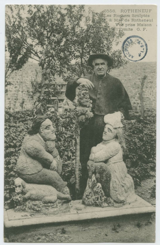 Carte postale ancienne 3558. Rotheneuf - Les Rochers Sculptés M. et Mme de Rothéneuf  Vue prise maison de l'Ermite. - G.F.