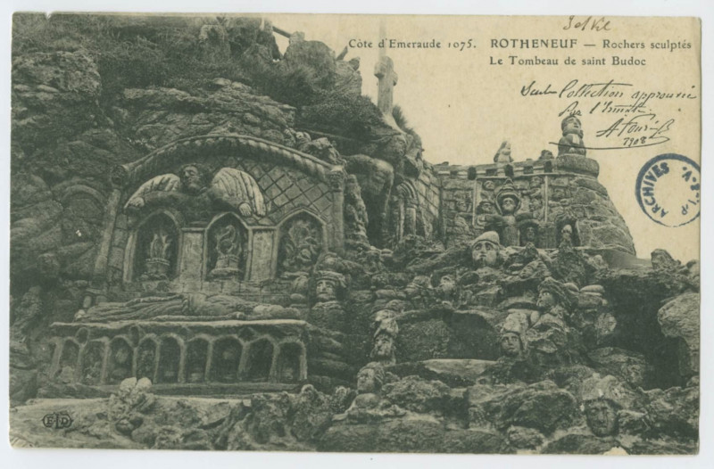 Carte postale ancienne 1075. - Rothéneuf.- Rochers sculptés Le tombeau de Saint Budoc