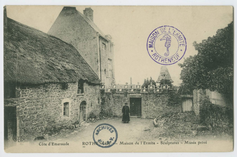 Carte postale ancienne Rothéneuf. - Maison de L'Ermite - Sculptures - Musée privé.