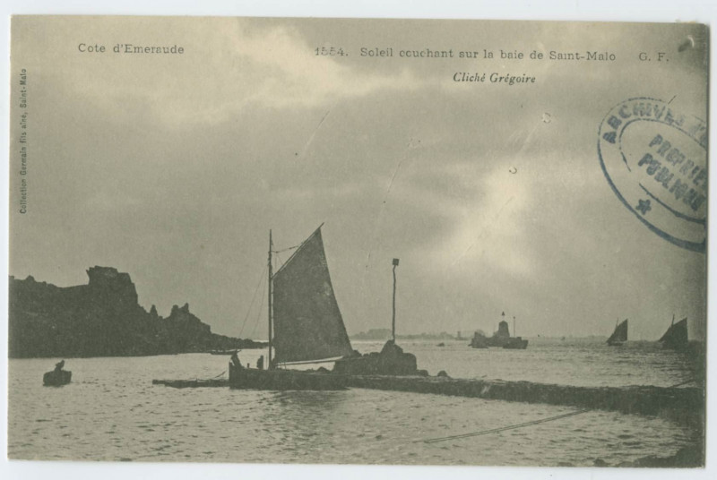 Carte postale ancienne 1554.  Saint-Malo.- Soleil couchant sur la baie de Saint-Malo  G.F.