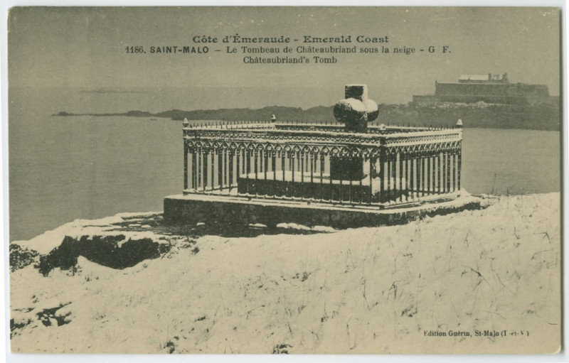 Carte postale ancienne 1186. Saint-Malo - Le Tombeau de Châteaubriand sous la neige - G F Châteaubriand's Tomb