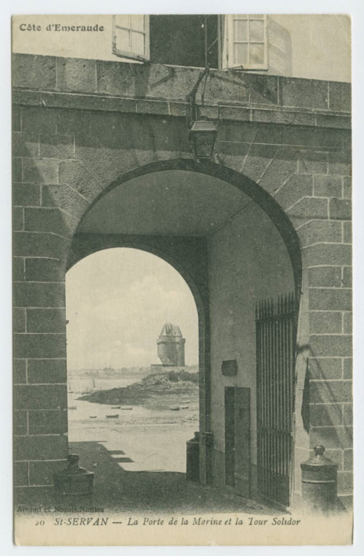 Carte postale ancienne 20 - Saint-Servan - La porte de la marine et la tour Solidor