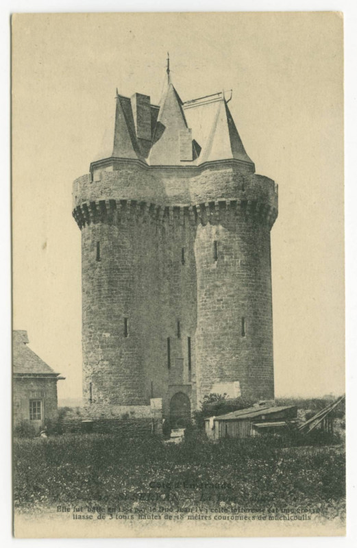 Carte postale ancienne 19 Saint-Servan - La tour solidor.
