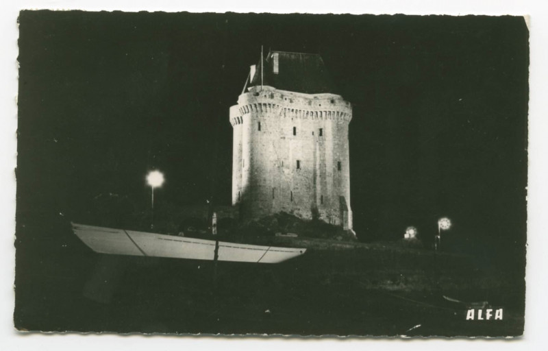 Carte postale ancienne 191 Saint-Servan - La tour solidor illuminée