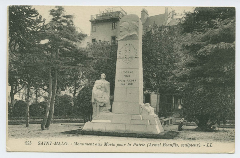 Carte postale ancienne 255  Saint-Malo - Monument aux morts pour la patrie (Armel Beaufils, sculpteur).