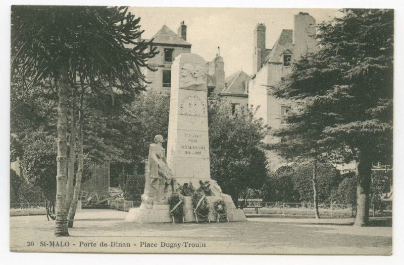 Carte postale ancienne 30  Saint-Malo -Porte de Dinan - Place Duguay-Trouin