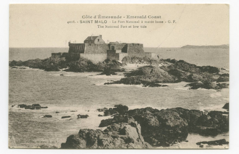 Carte postale ancienne 4028 Saint-Malo - Le fort national à marée basse. The national fort at low tide.