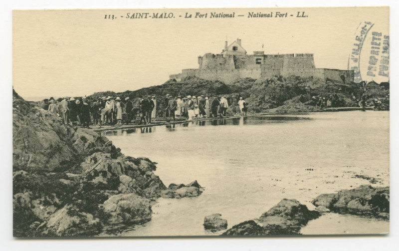 Carte postale ancienne 113 Saint-Malo - Le fort national . National fort.