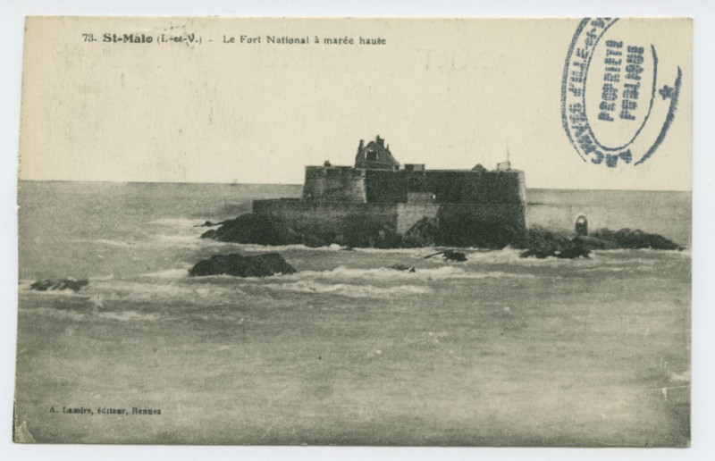 Carte postale ancienne 73  Saint-Malo - Le fort national à marée haute.