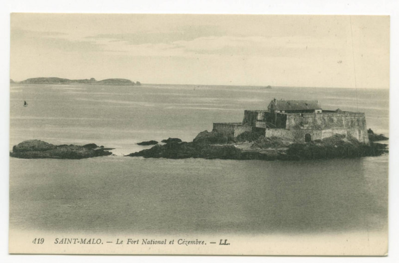Carte postale ancienne 419  Saint-Malo - Le fort national et Cézembre.