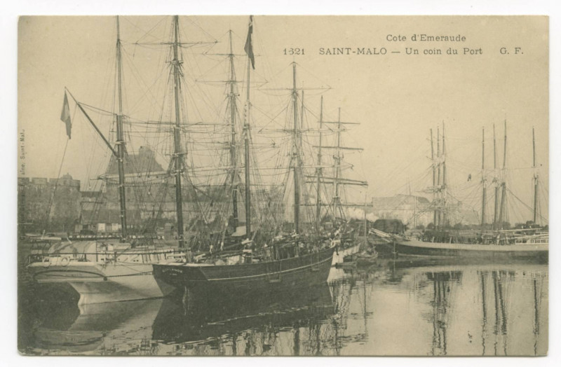 Carte postale ancienne 1621  Saint-Malo - Un coin du port.
